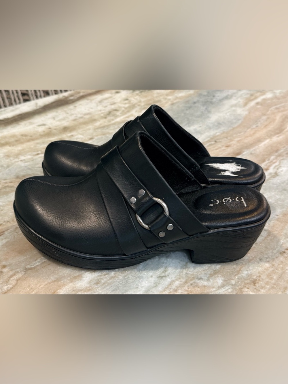 Women’s B.O.C. Black slip on clogs- Size 6 - Picture 2 of 6